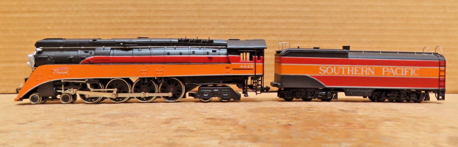 Bachmann 41-0550-D9 HO Scale Southern Pacific Daylight Steam Locomotive & Tender
