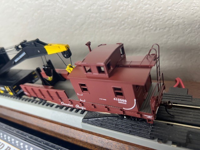 CP RAIL / CANADIAN PACIFIC 200 ton ROTATING HD WRECK CRANE w/TENDER HO SCALE NEW