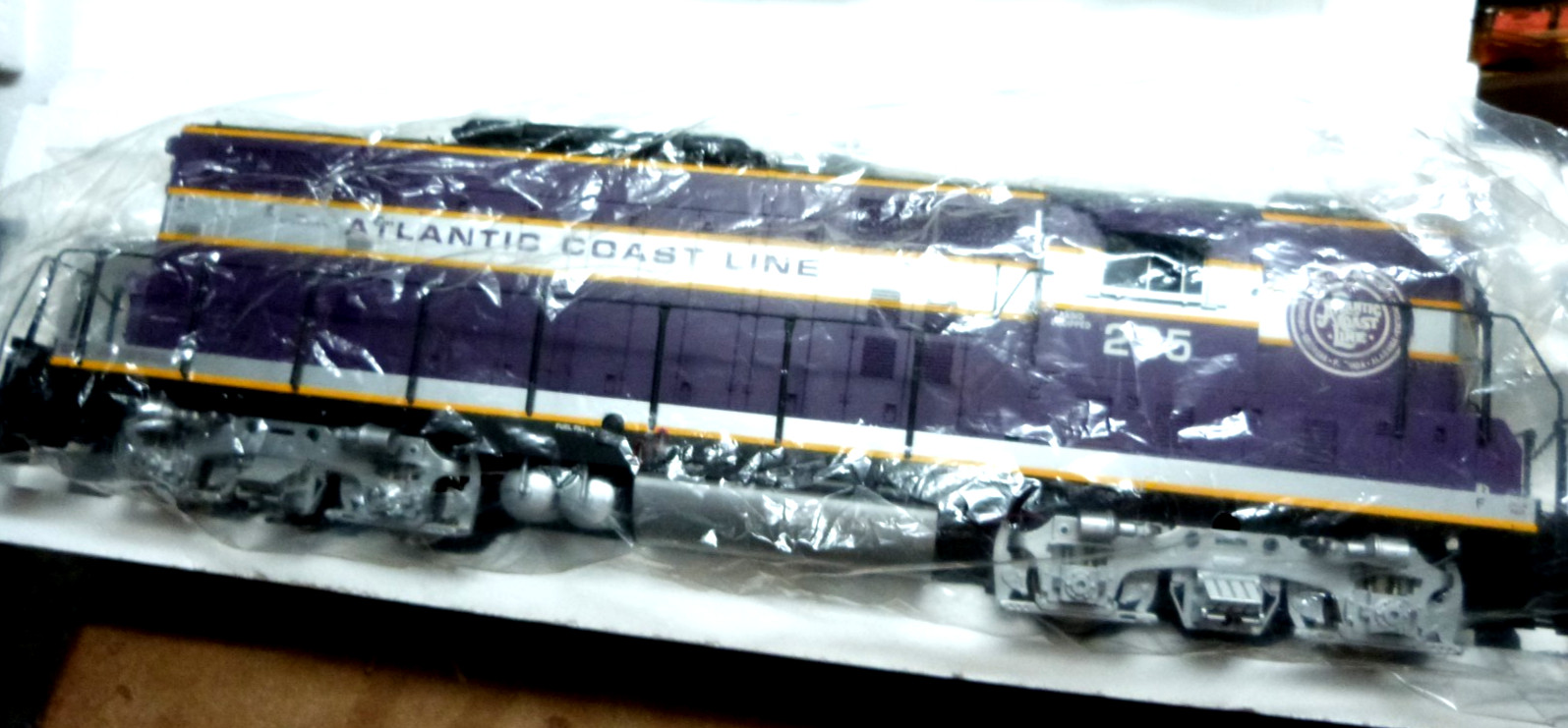 G Scale USA Trains Atlantic Coast Line EMD GP7 Diesel #235