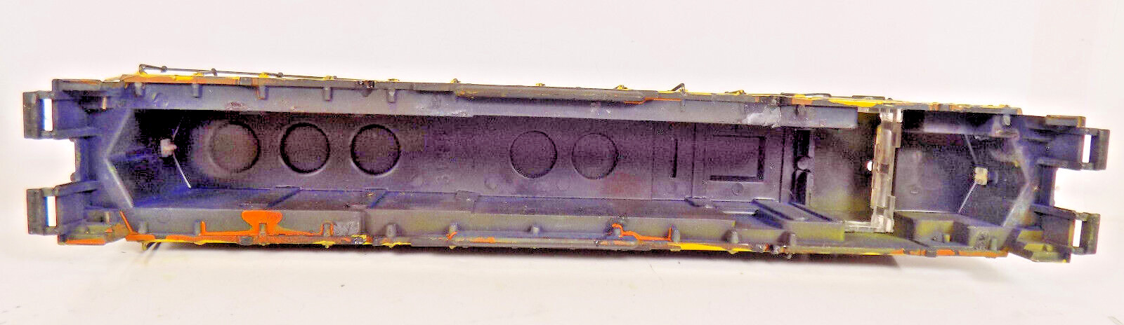 HO / UNBRANDED / DIESEL LOCOMOTIVE / SEABOARD #6172 / AIR LINE RR /SHELL/PARTS