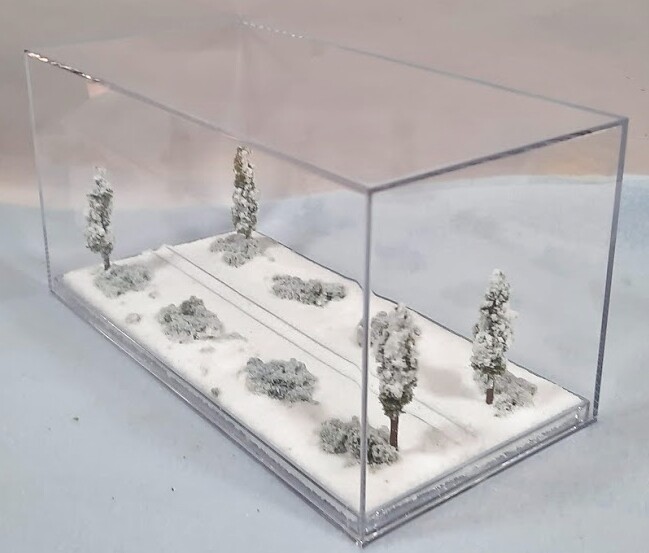 Z SCALE -SINGLE TRACK 8″ -DISPLAY CASE -“WINTER SCENE” FOR ANY Z TRAINS