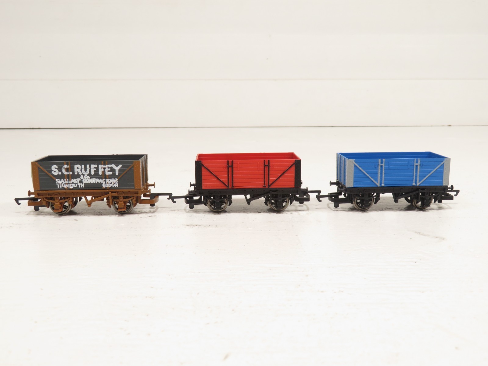 Hornby R9301 OO Gauge Thomas & Friends Wagon 3 Pack LN