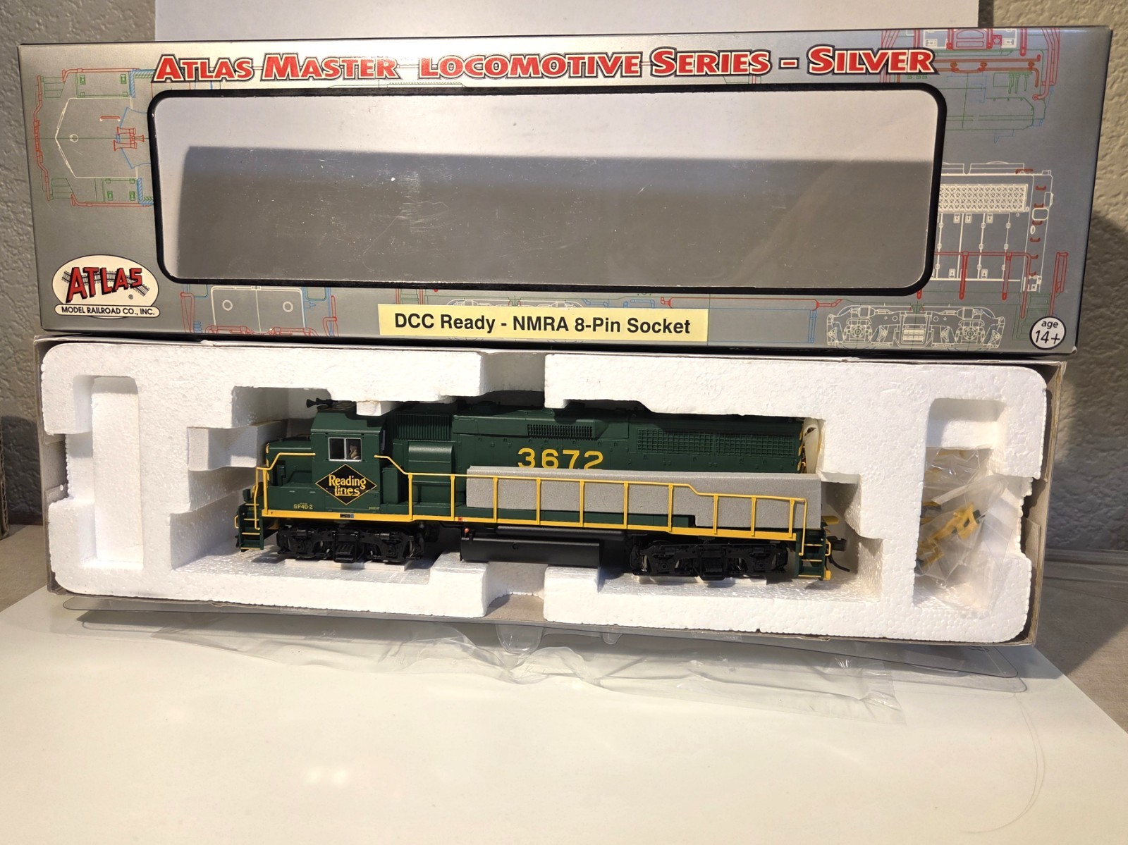 Atlas Silver HO Scale GP40-2 Reading #3672 Item 1000395