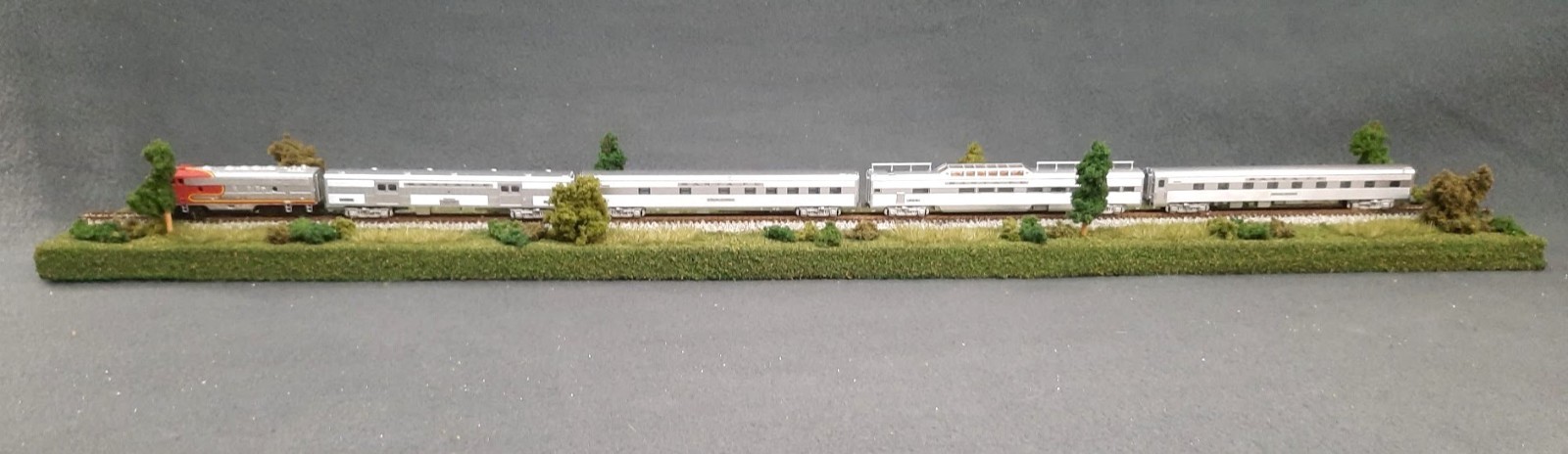 Z SCALE 24″ DISPLAY DIORAMA – “SUMMER SCENE” FOR ANY Z TRAIN