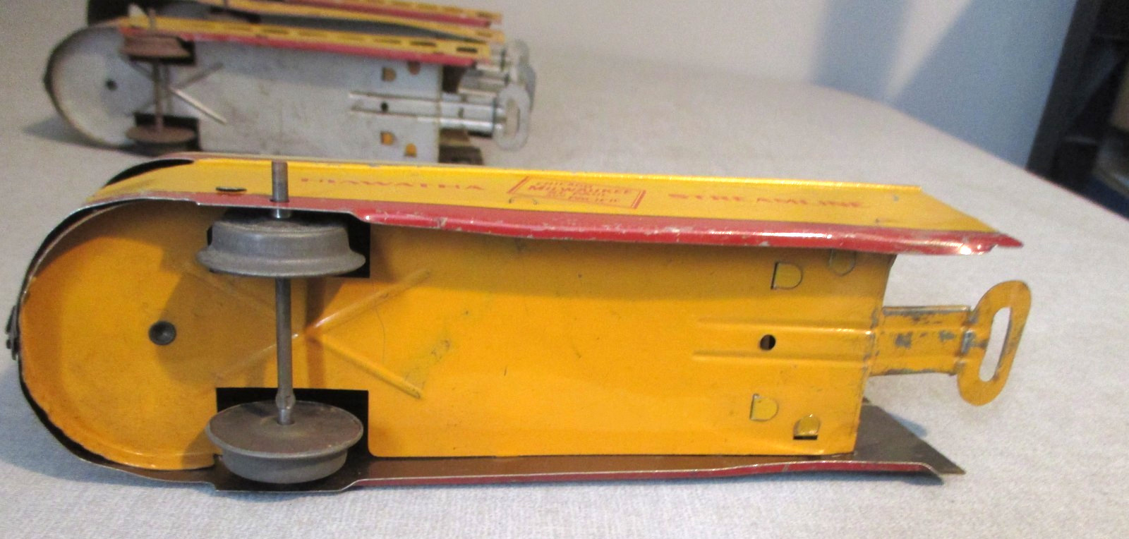 1930’S AMERICAN FLYER-PRE WAR- TIN WIND -UP HIAWATHA STREAMLINE 5 PC TRAIN SET