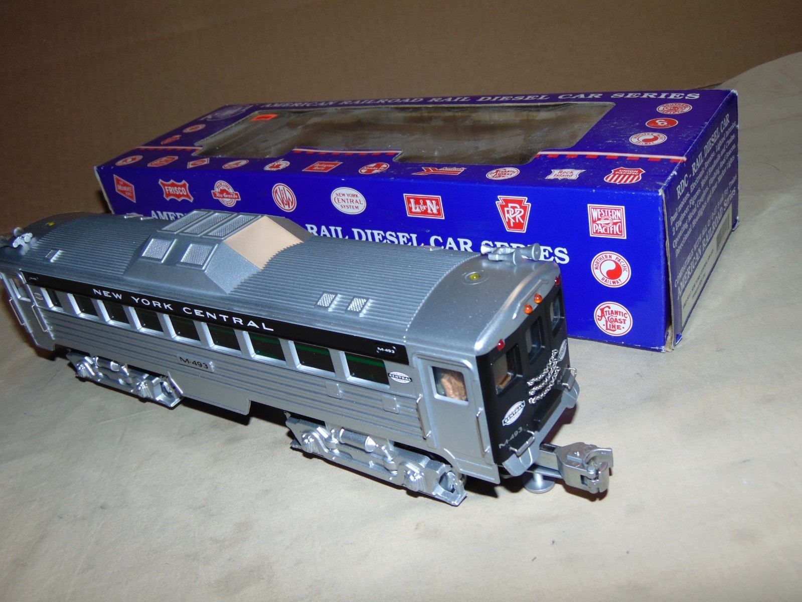 RMT 5211 NEW YORK CENTRAL M493 POWERED RDC 2 MOTOR DIESEL RAILCAR + BOX