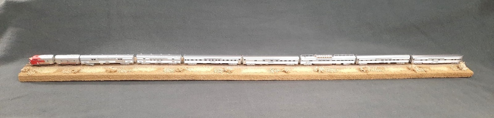 Z SCALE 36″ – “DESERT SCENE ” DISPLAY DIORAMA– FOR ANY Z SCALE TRAINS