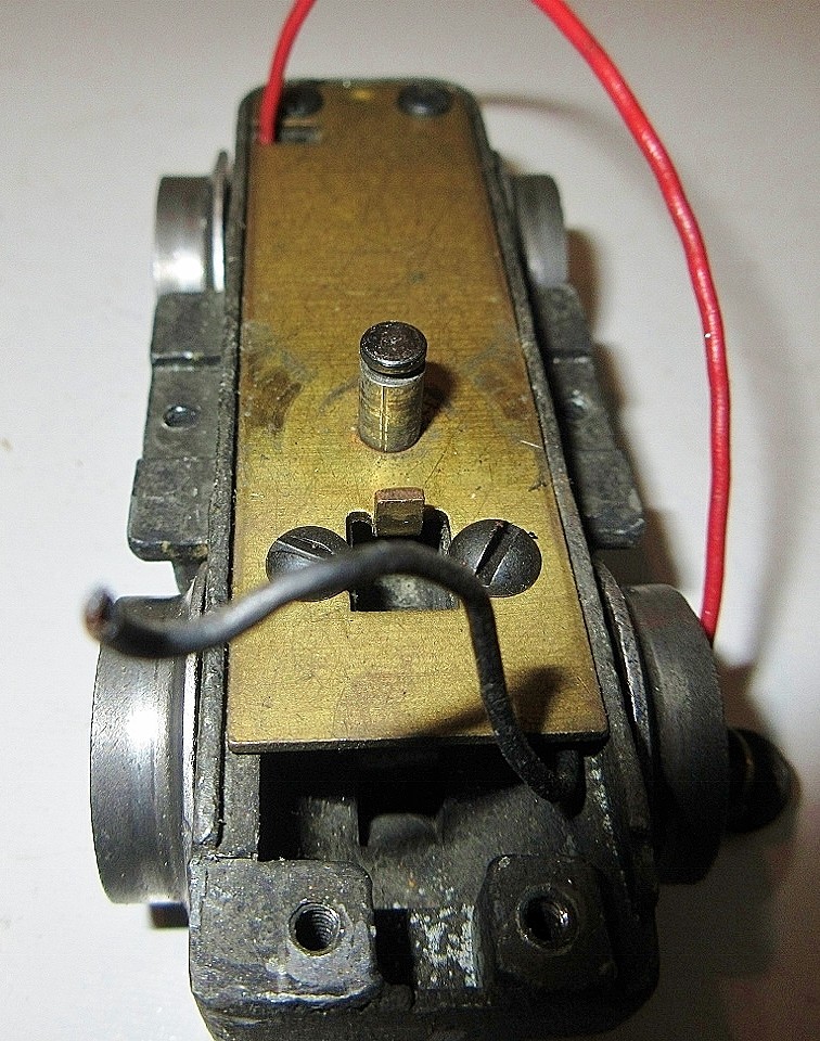 LIONEL #2333/#2343/2344/2345 F3s/NON POWER A UNIT BASIC FRONT TRUC,W/COLLECTORK