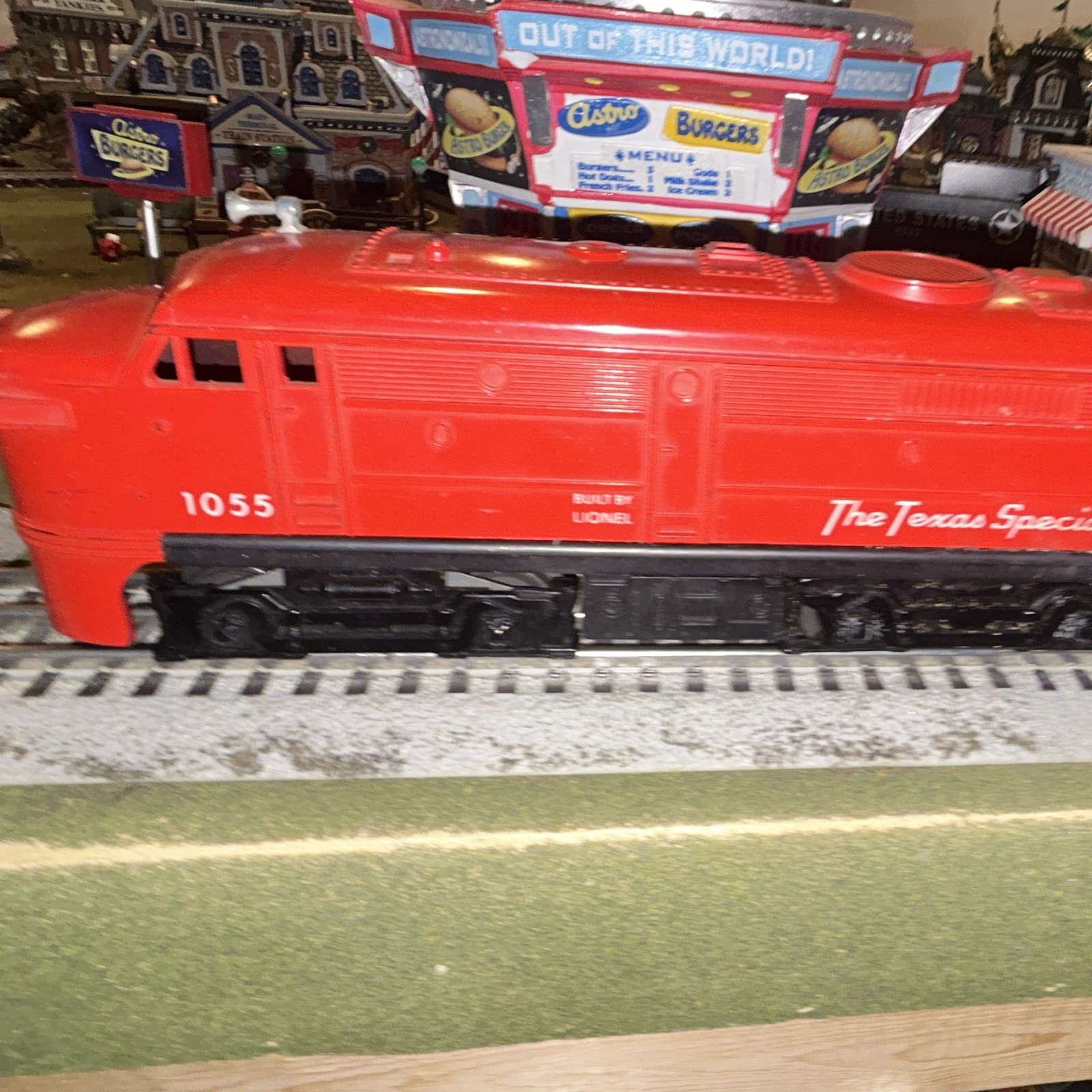 Lionel Texas Special 1055 O Gauge Red/Black Diesel Locomotive Analog 3-Rail AC