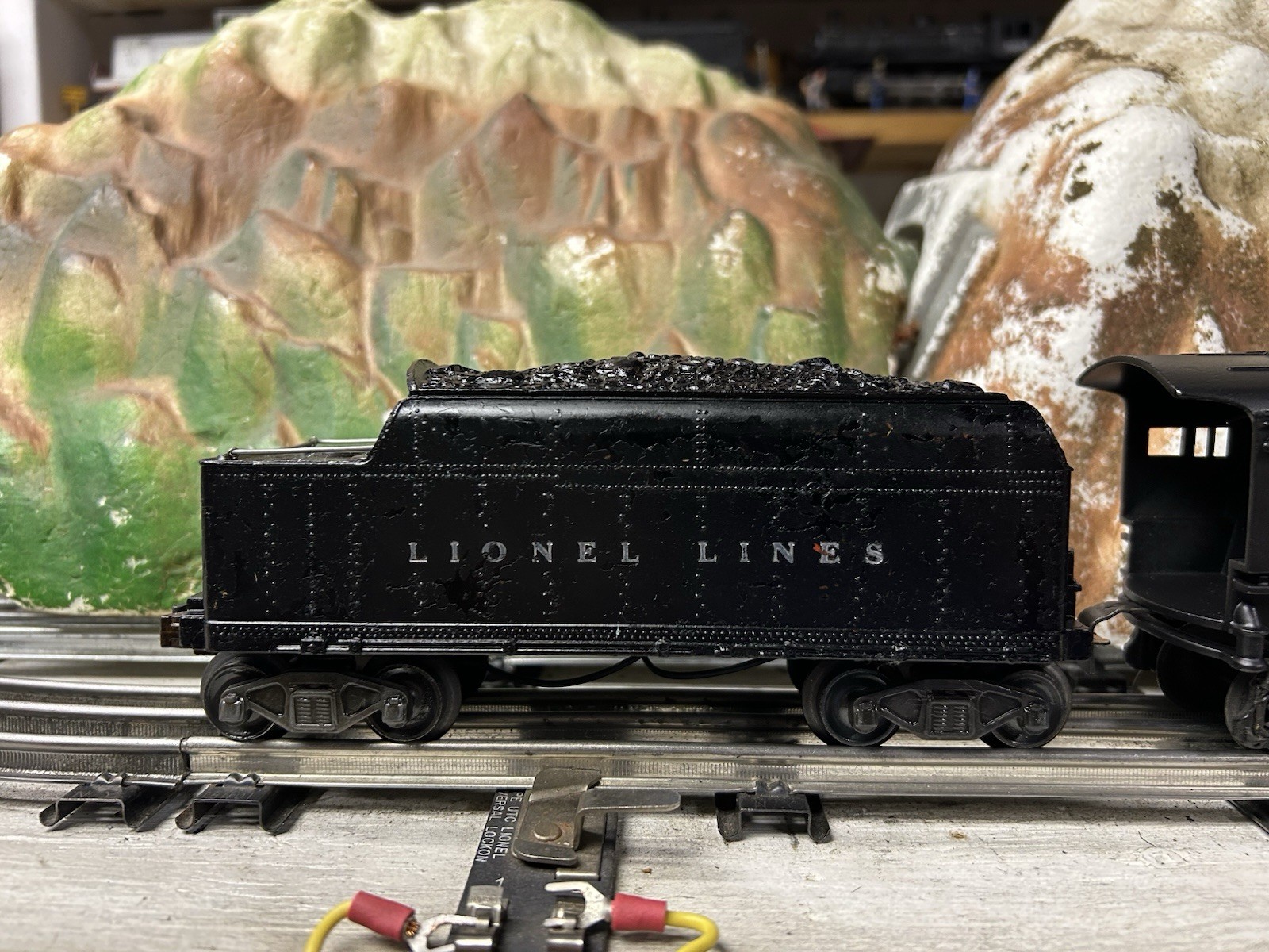 Lionel 2065 Locomotive W/6466WX Tender C-7 See Full Description