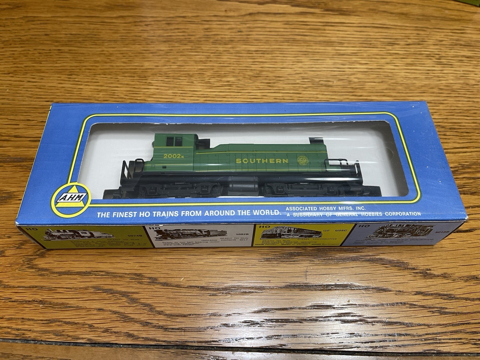 AHM HO Trains Southern SW-1 DUMMY Locomotive #5014 CD Southern Free Ship