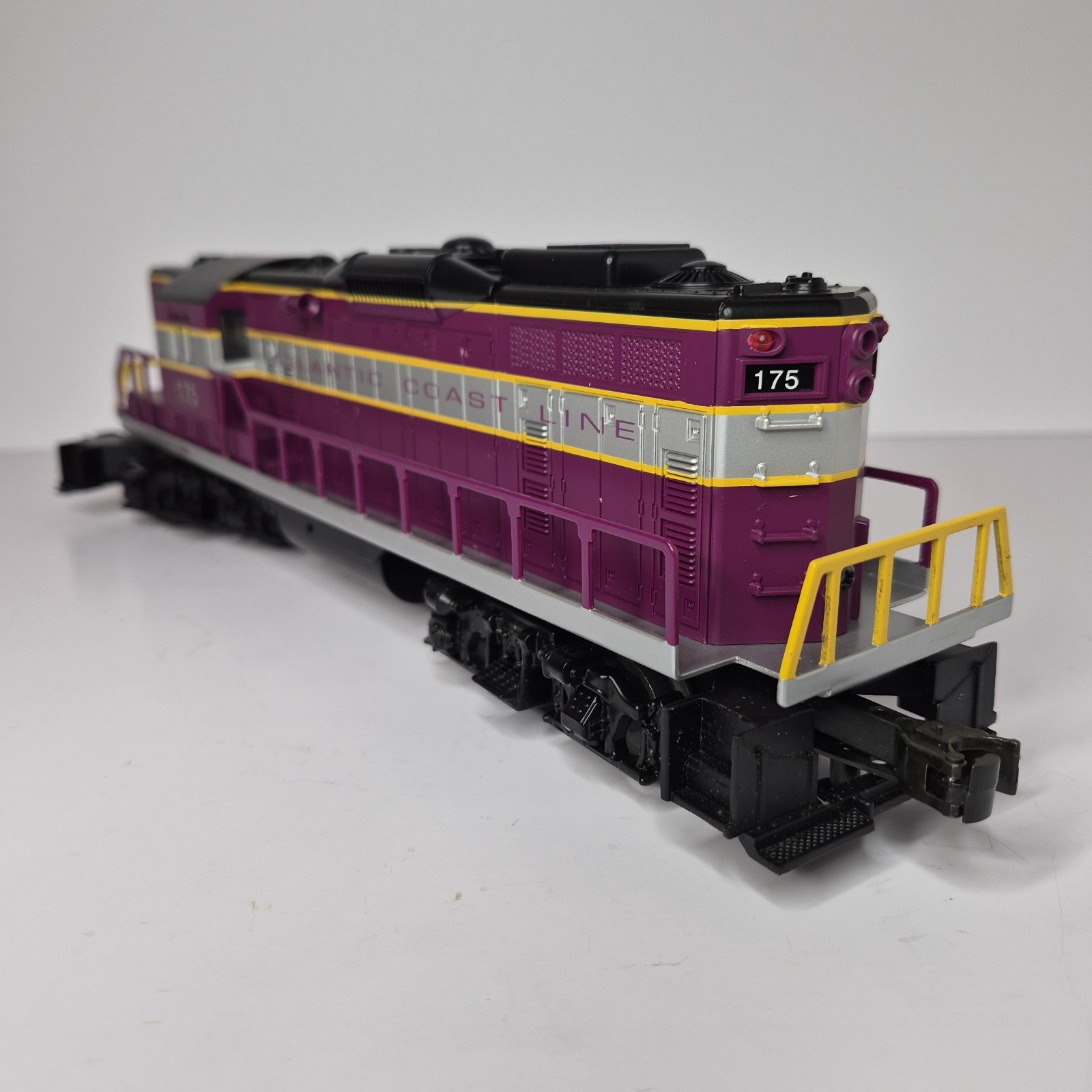 Williams O Gauge GP9 Atlantic Coast Line Locomotive Powered #175 ACL