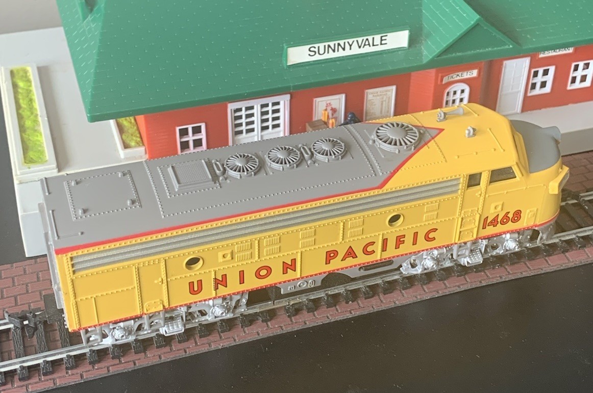 Vintage Bachman Ho Scale Union Pacific Engine 1468 Tested & Works, Light Works