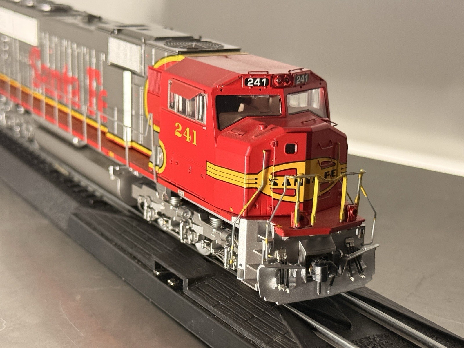Athearn Genesis HO Scale Santa Fe SD75M