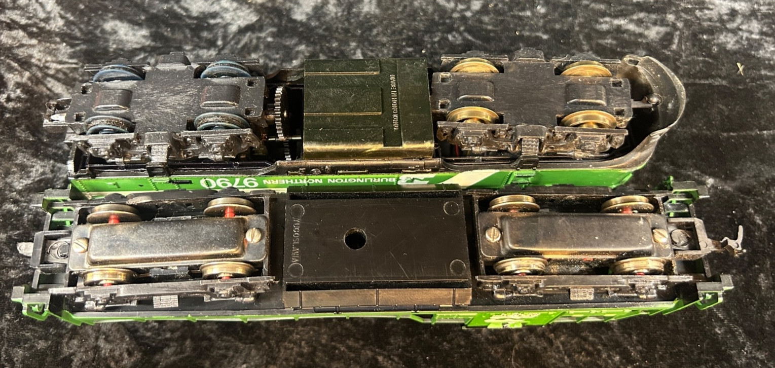 LOT 2 HO Scale Life Like Burlington Northern Locomotive/LOCOs #9790 and #4186 B2