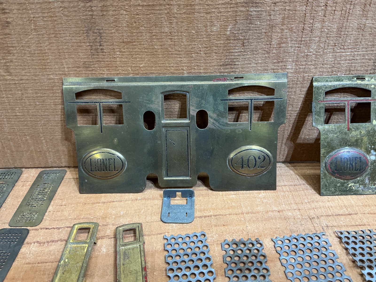 LIONEL PREWAR STANDARD GAUGE 402 BODY & LOOSE PARTS…REPAINTED