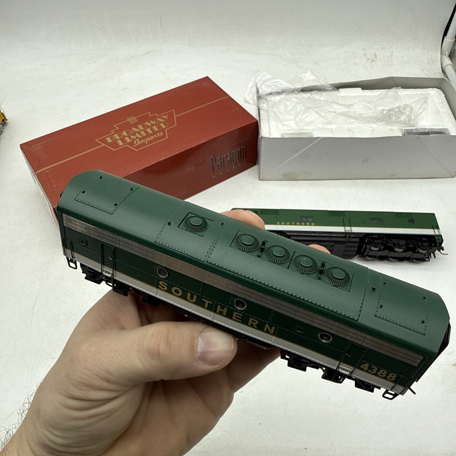 Broadway Limited HO Southern Railway Paragon DCC And Sound EMD E7A #2905 B Unit