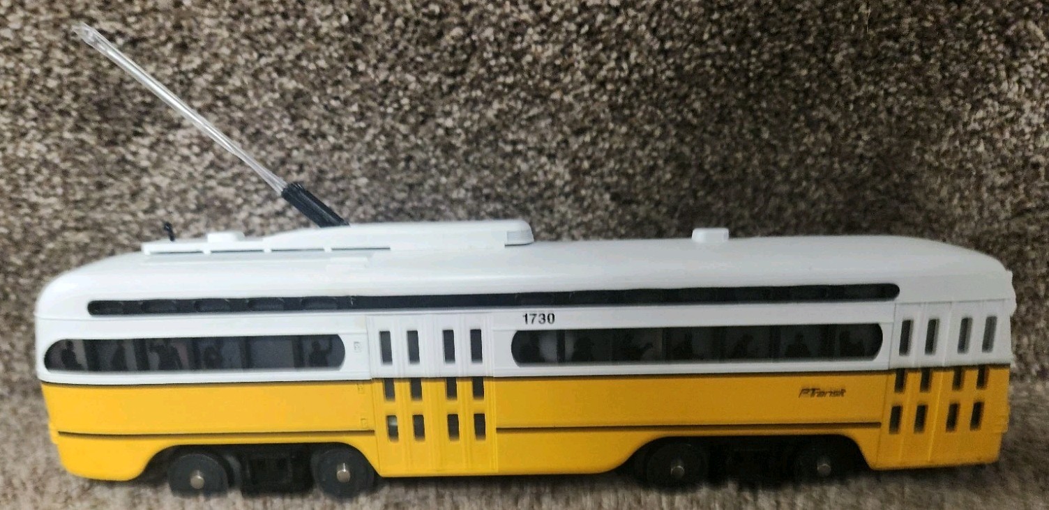 MTH RailKing 30-5121-1 PA Transit PCC electric street car *for parts*