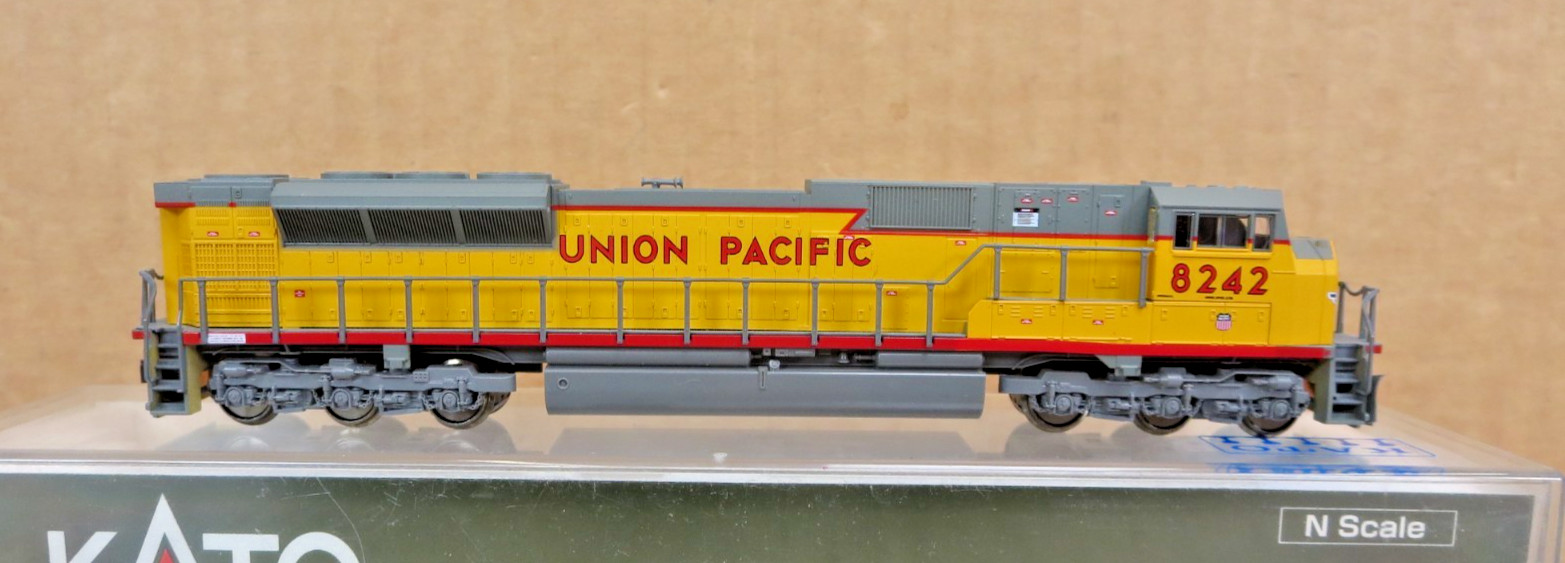 KATO 176-5613 SD90/43MAC Union Pacific 8242 N-Scale LN