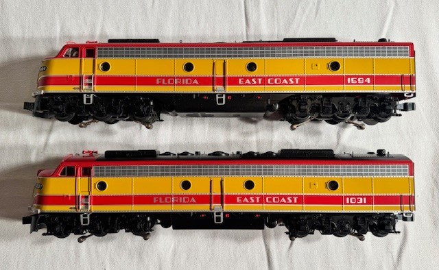 LIONEL 6-39606 FLORIDA EAST COAST E9 AA DIESEL SET, #1594, #1031 (USED)