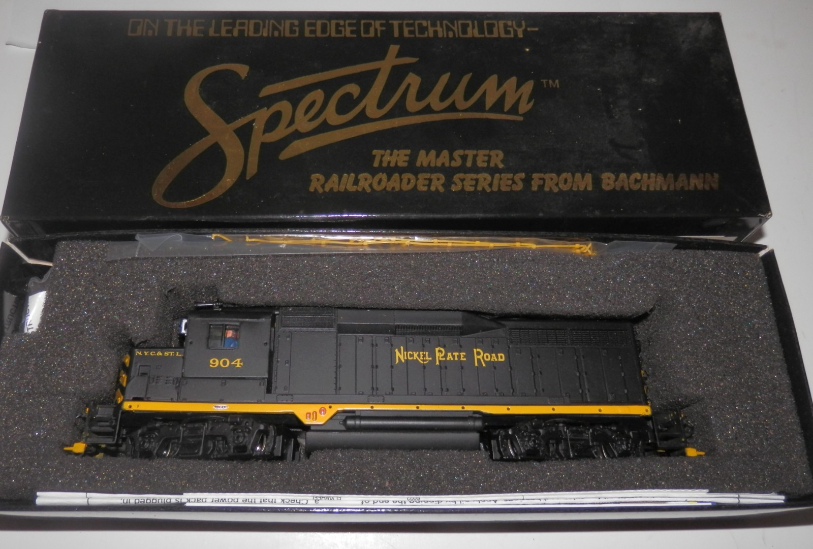 Spectrum HO Scale POWERED Nickel Plate Road 904 EMD GP30 Diesel #82028