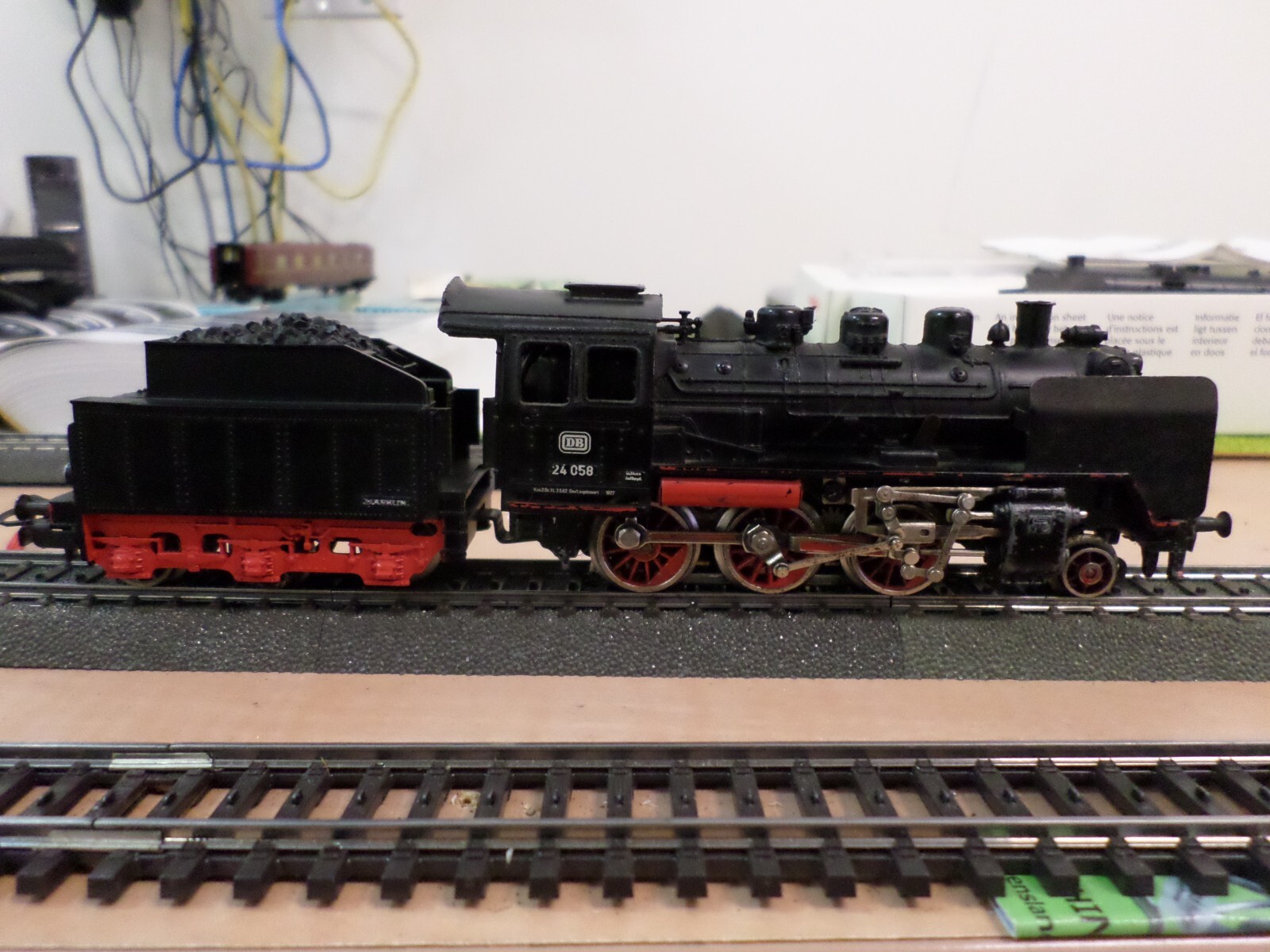 Marklin 3003 Steam Locomotive with Tender BR24 DB (Analogue) (L)