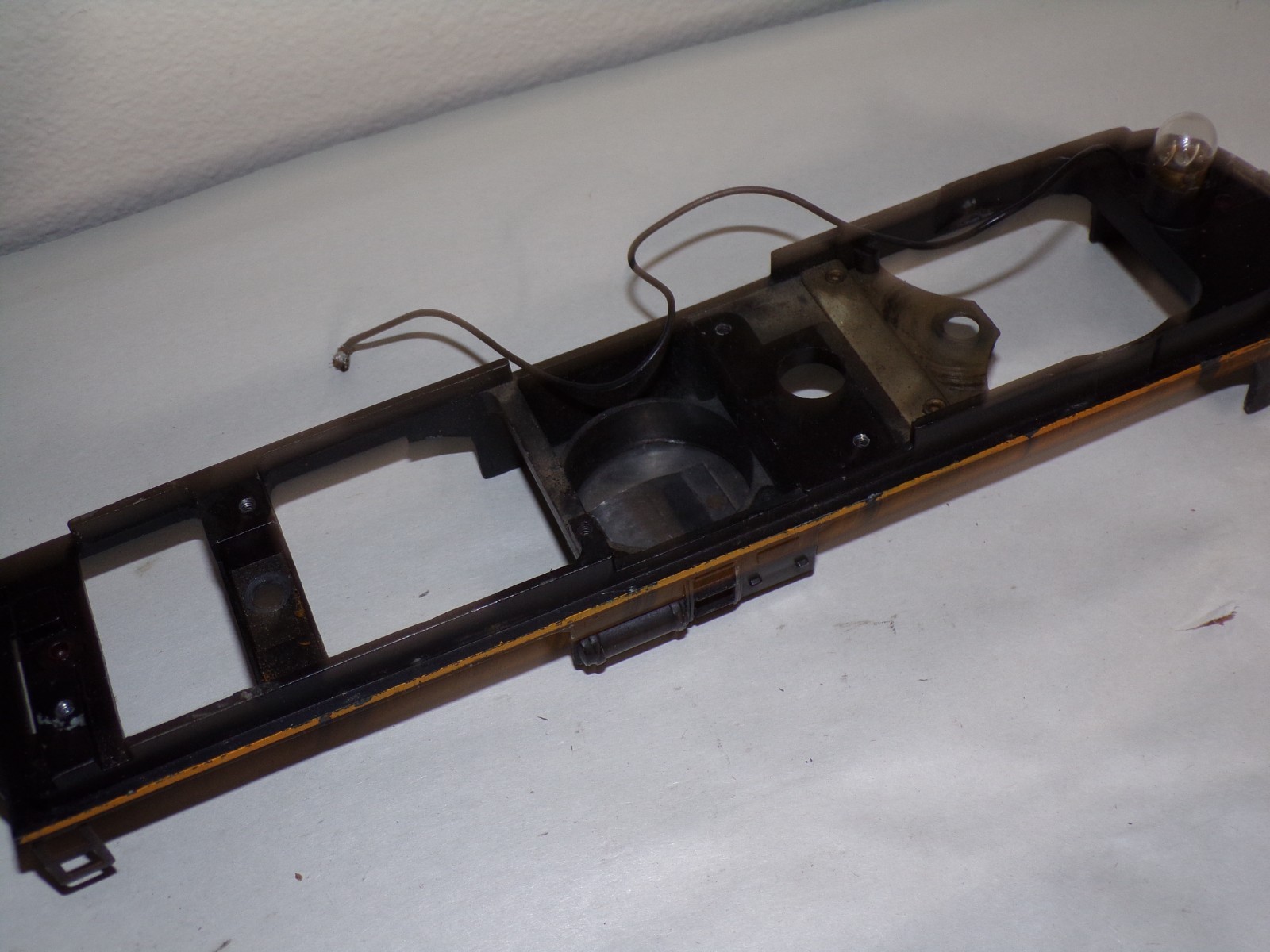 Vintage Original Lionel power unit frame for diecast 2032 clean battery box