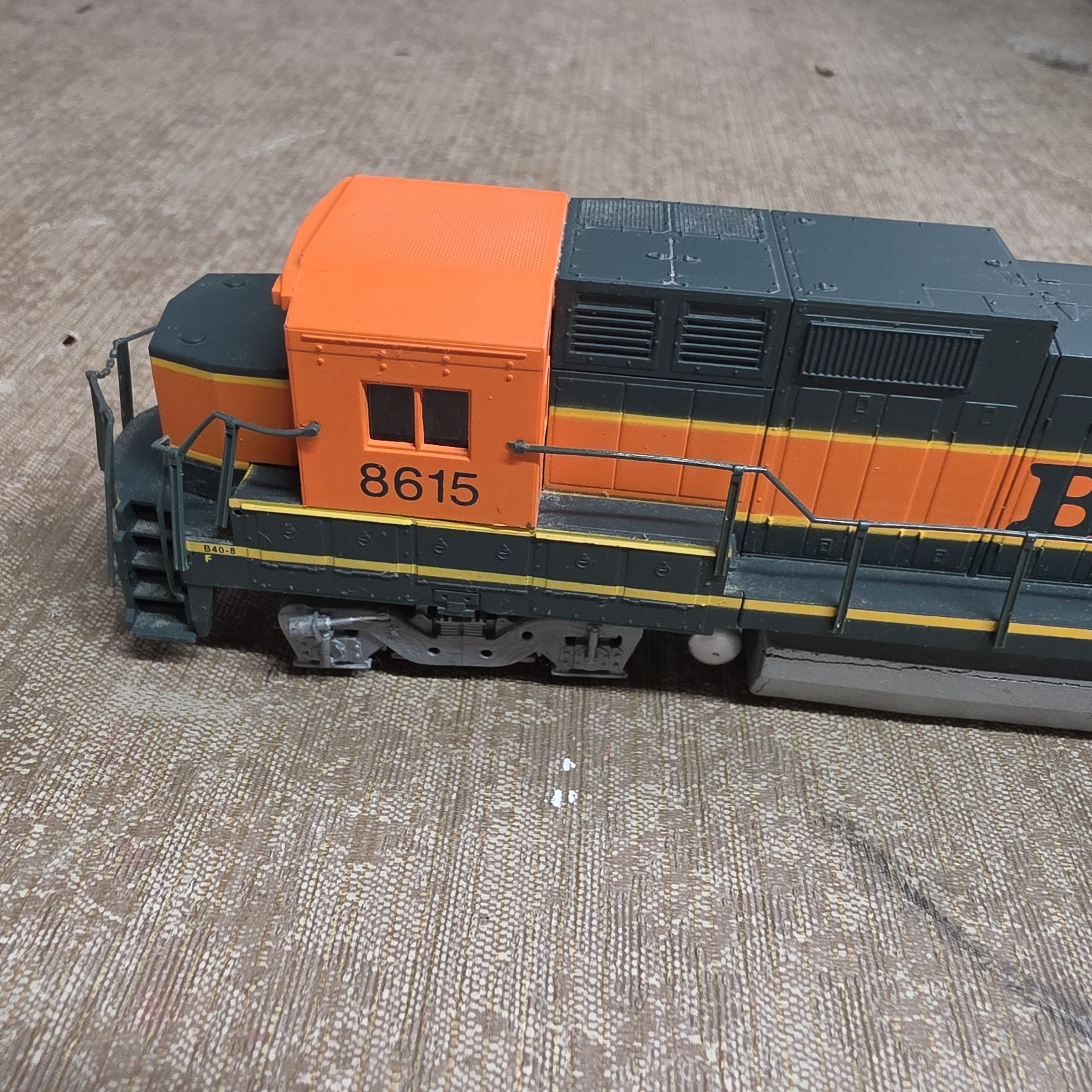 HO WALTHERS TRAINLINE 931-183 GE DASH 8-40B BURLINGTON NORTHERN SANTA FE BNSF