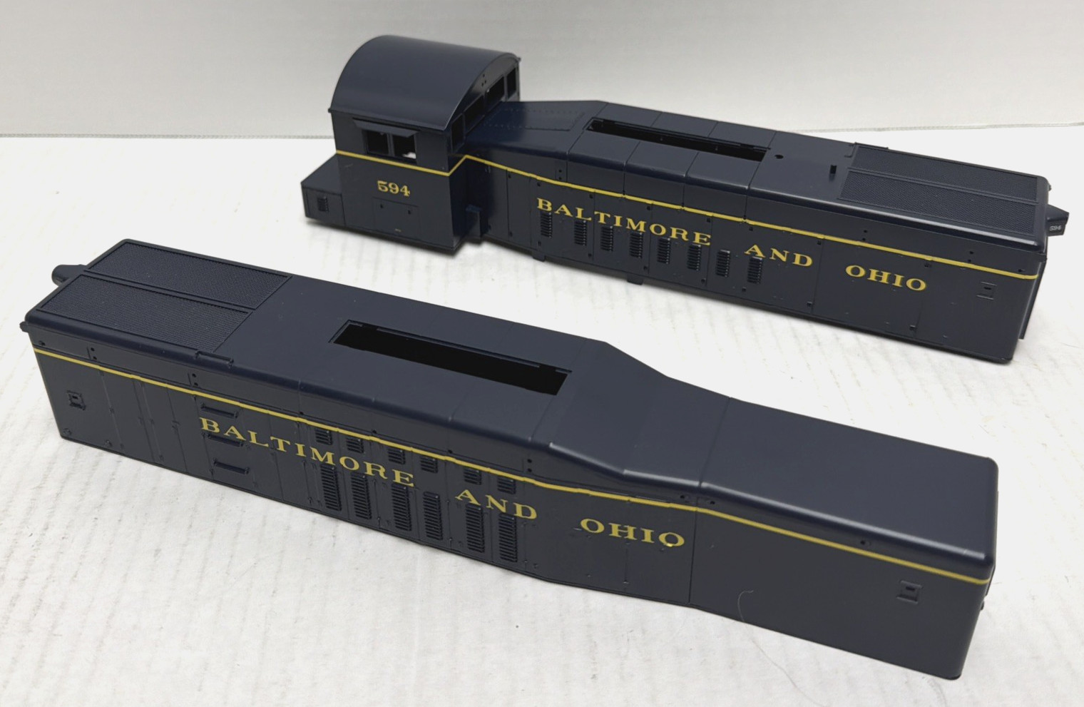 MTH O-GAUGE NW2 BALTIMORE AND OHIO DIESEL LOCOMOTIVE AND CALF SHELLS