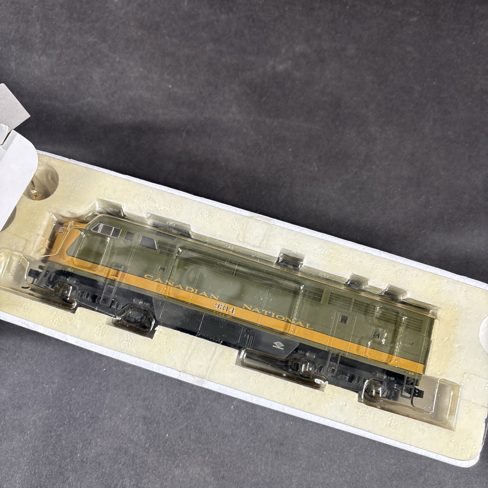 PROTO 1000 # 500036 HO SCALE C.N. C-LINER A UNIT POWERED DIESEL LOCO #9314