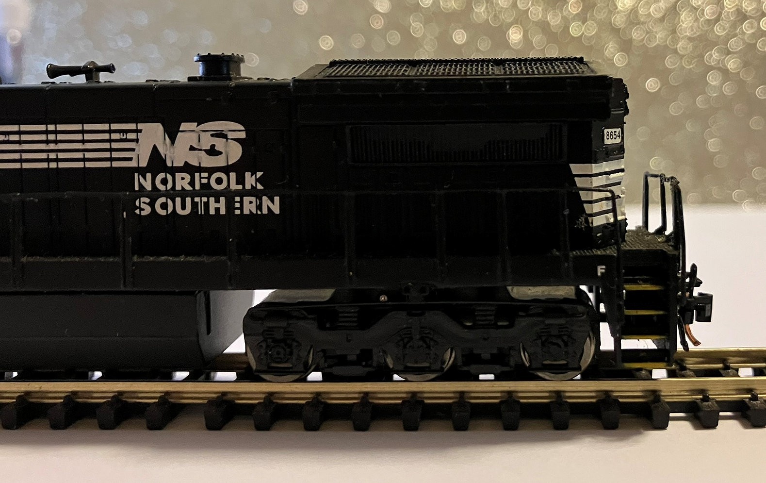 Bachmann Spectrum N-Scale GE Dash 8-40C NS 8654 DC Ready Paper Work Display Case