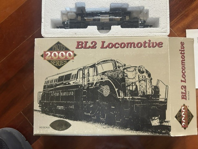BL2 ROCK ISLAND loco – DC ANALOG HO Scale “CARBODY STYLE” PASSENGER OOP DISPLAY