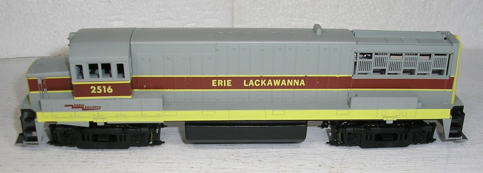 Stewart Hobbies by KATO HO Erie Lackawanna U25B #2516, Runs Very Well, C8