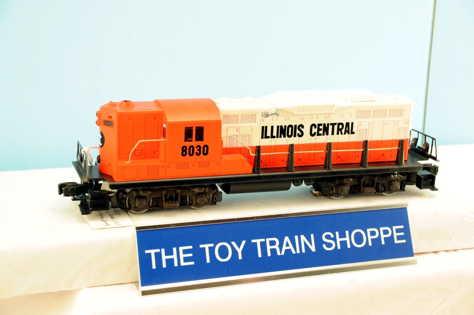 LIONEL 8030 IC ILLINOIS CENTRAL GP-9 DIESEL ENGINE (POWERED). TESTED. EXC COND.