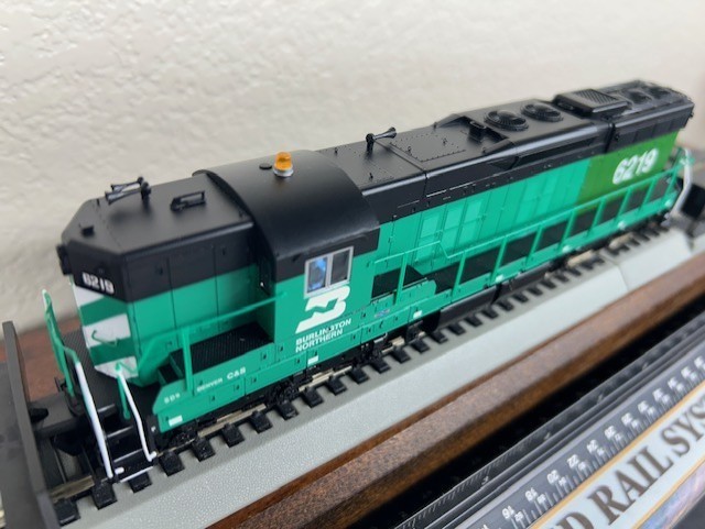 BURLINGTON NORTHERN PATCH SD9 HIGH HOOD LOCO- DCC – HO Scale “QUANTUM SOUND” NEW