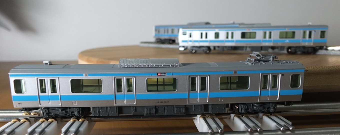 Kato 10-1159 N scale JR E233 EMU 3 car set in Keihin–Tōhoku livery