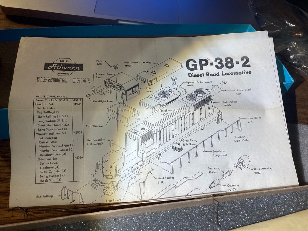 Athearn HO Burlington Northern BN 2264 GP38-2 Powered Locomotive #4601 New old s