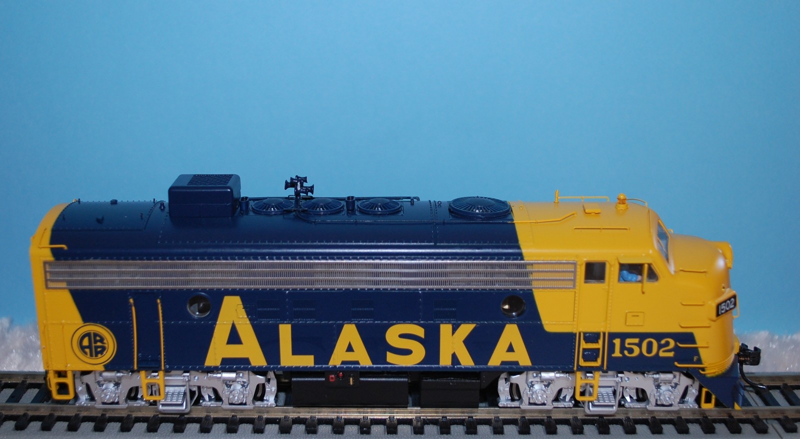 Walthers 920-40711 EMD F7A- Alaska Railroad #1502 locomotive Tsunami Sound & DCC
