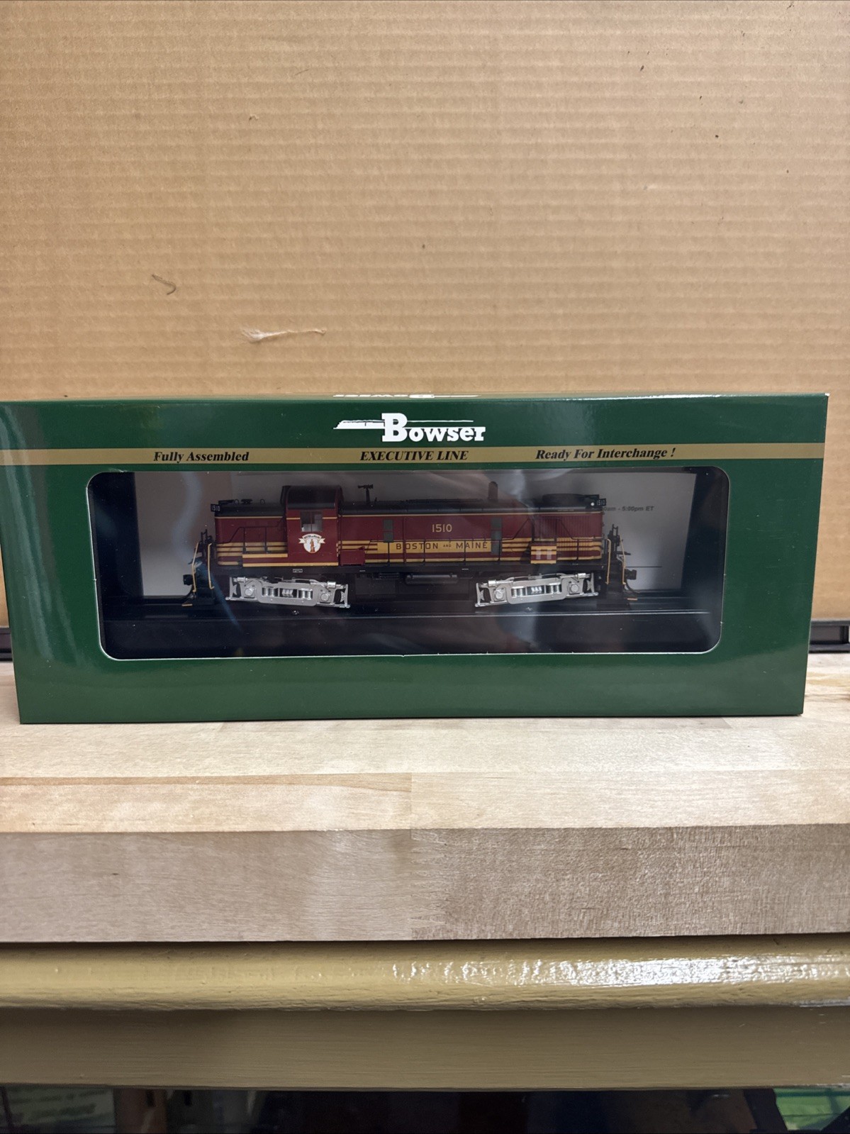 BOWSER 24641 ALCO RS3 W/LOKSOUND & DCC BOSTON & MAINE #1510 (MAROON, YELLOW
