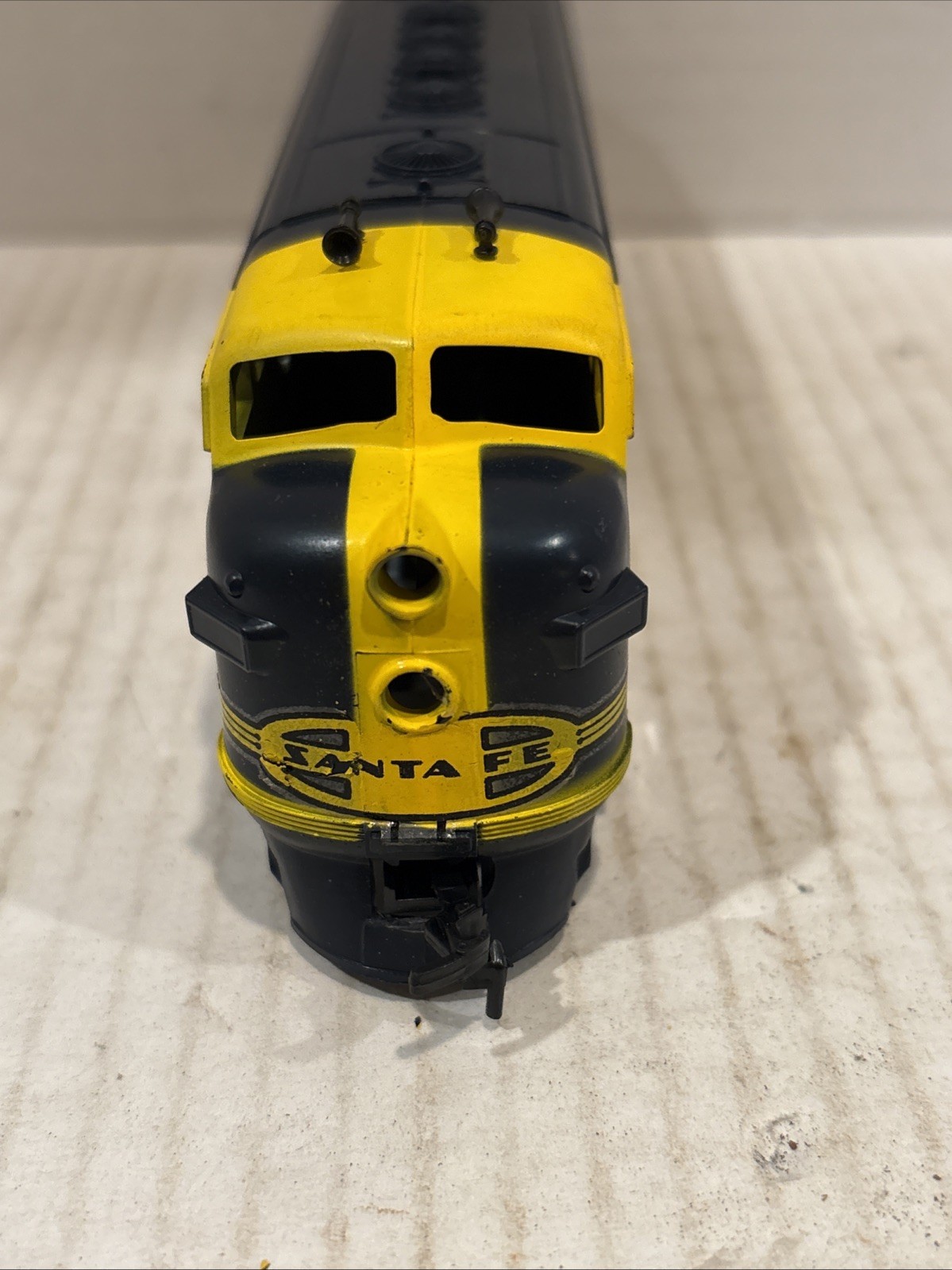 Vintage HO Scale Santa Fe Locomotive Blue Yellow