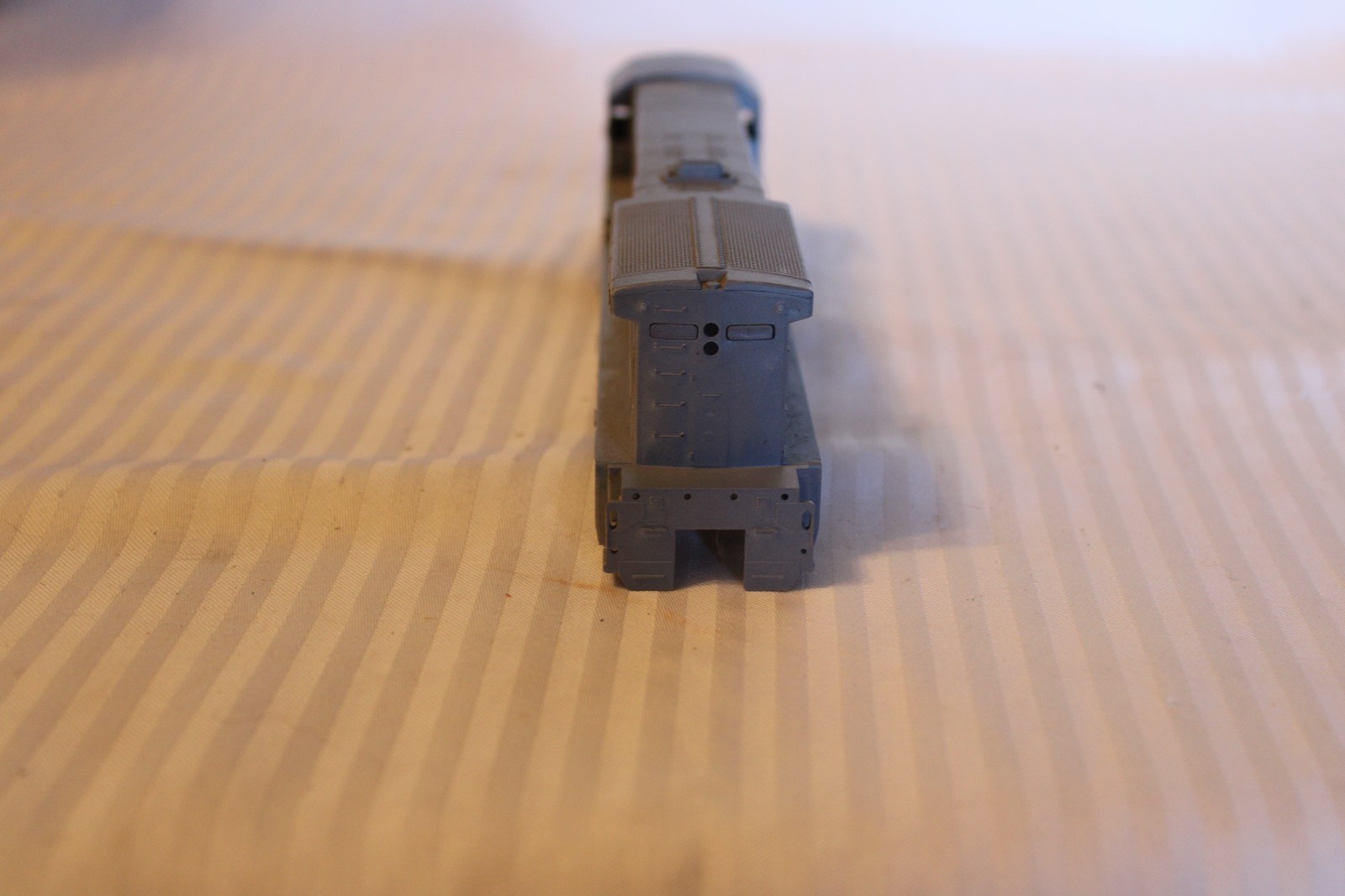HO Scale Unbranded, Diesel Locomotive, Gray, Undecorated SHELL ONLY #G-1