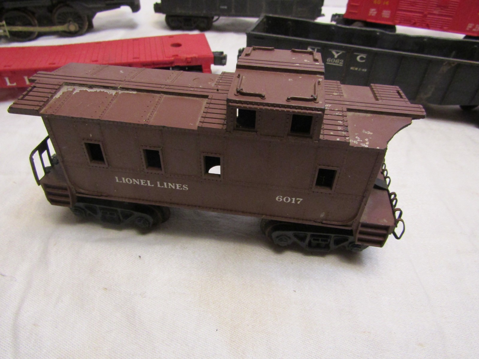Lionel Train Steam Engine Locomotive Number 027 With Tender Caboose and Cars