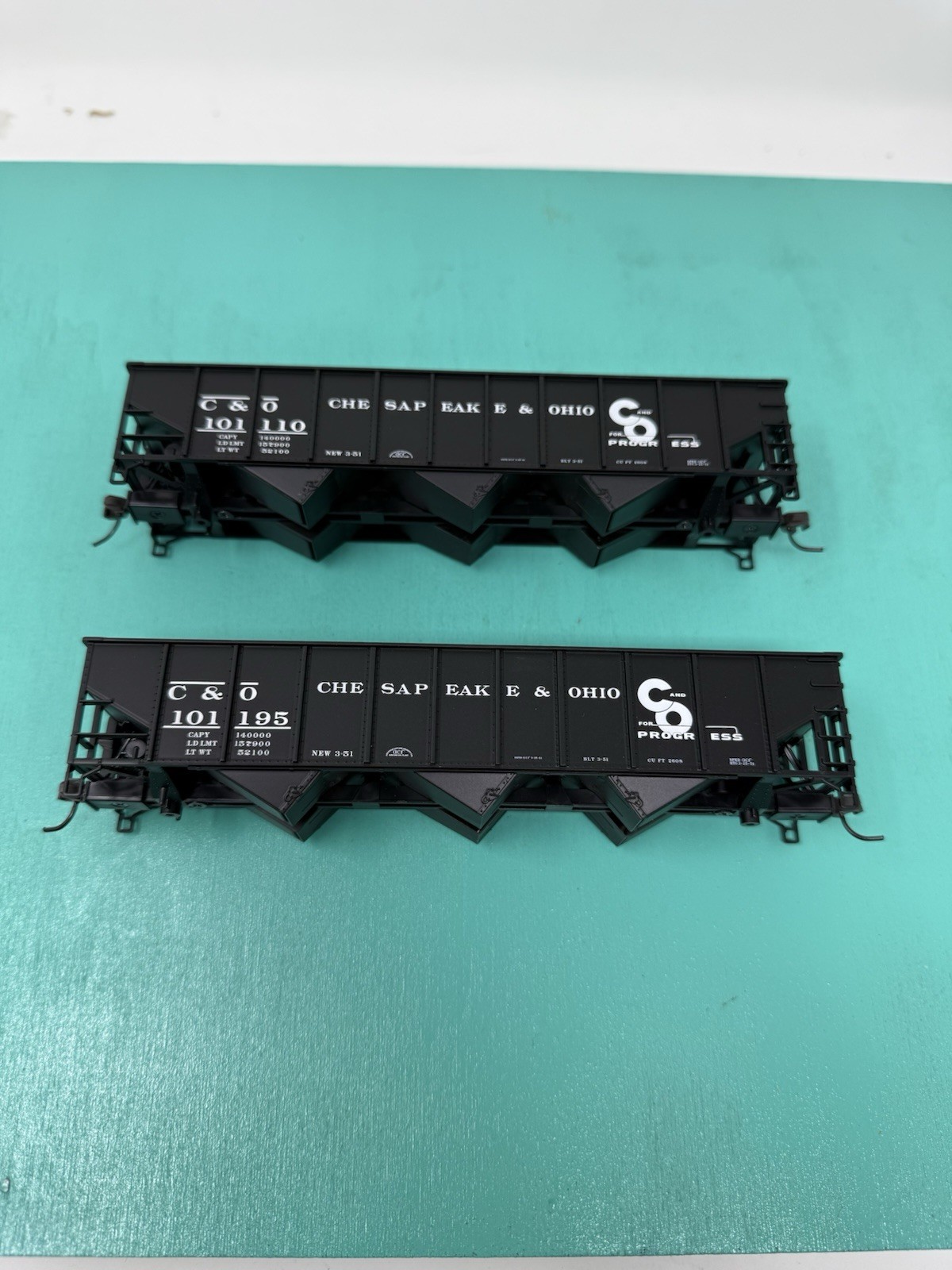 Atlas HO – 70 Ton 9 Panel Hopper – No Trucks No Package – C&O Set Of 2