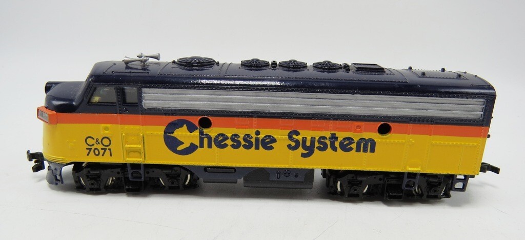 NIB(?) Bachmann C&O F-9 Diesel Locomotive & Caboose Combo in Original Box