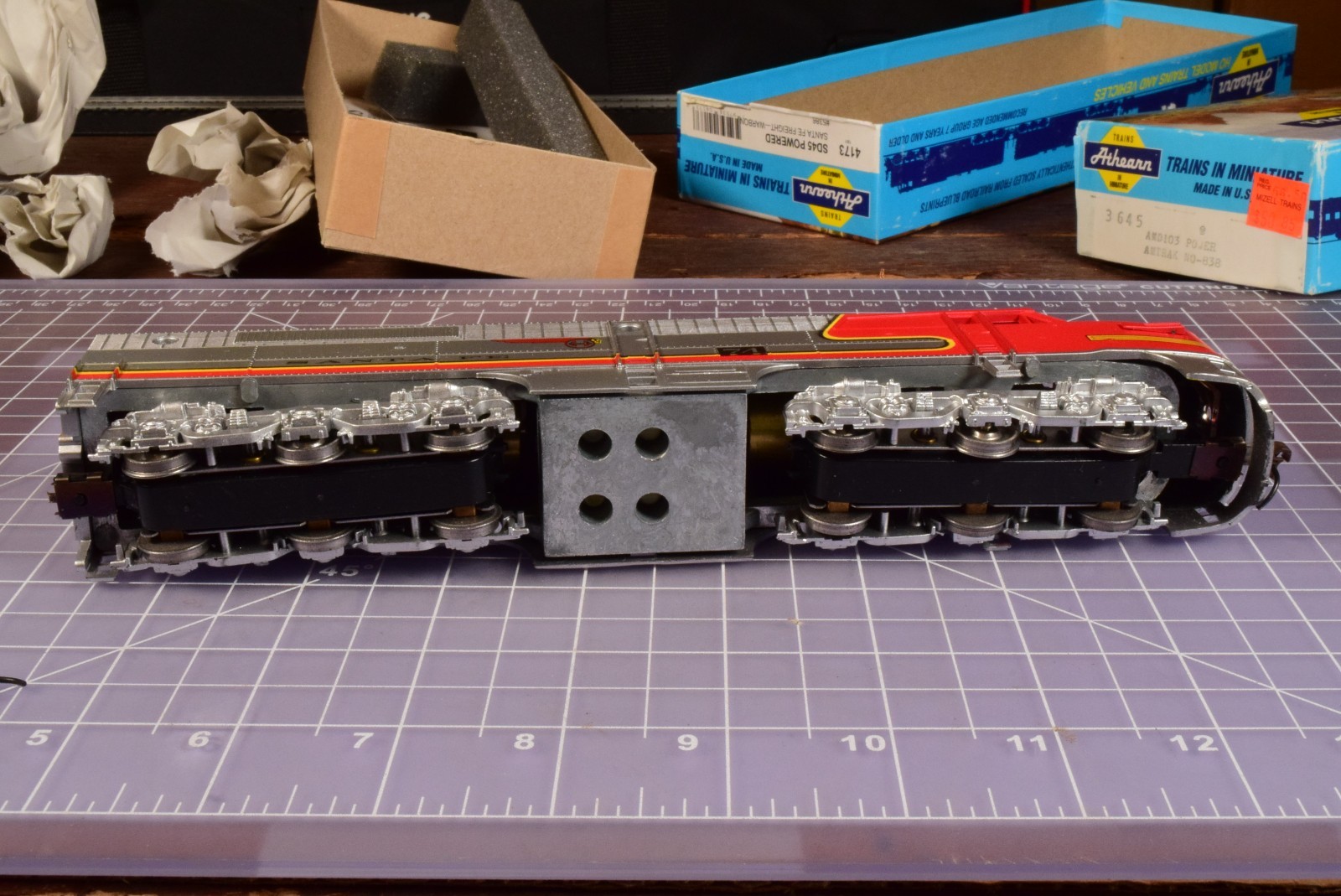 near TrkRdy 14.9 oz Good Working Condition Santa Fe PA1 Warbonnet 6 axle ONE