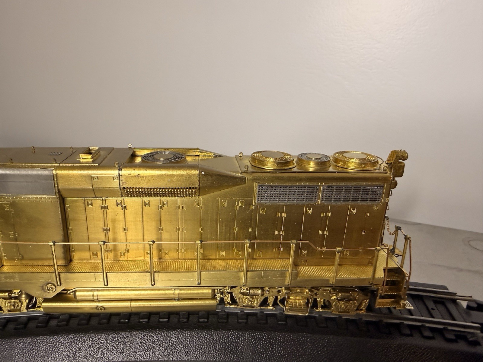 Overland Models – Brass – SP (Southern Pacific) GP30 Phase II Low Hood – NEW