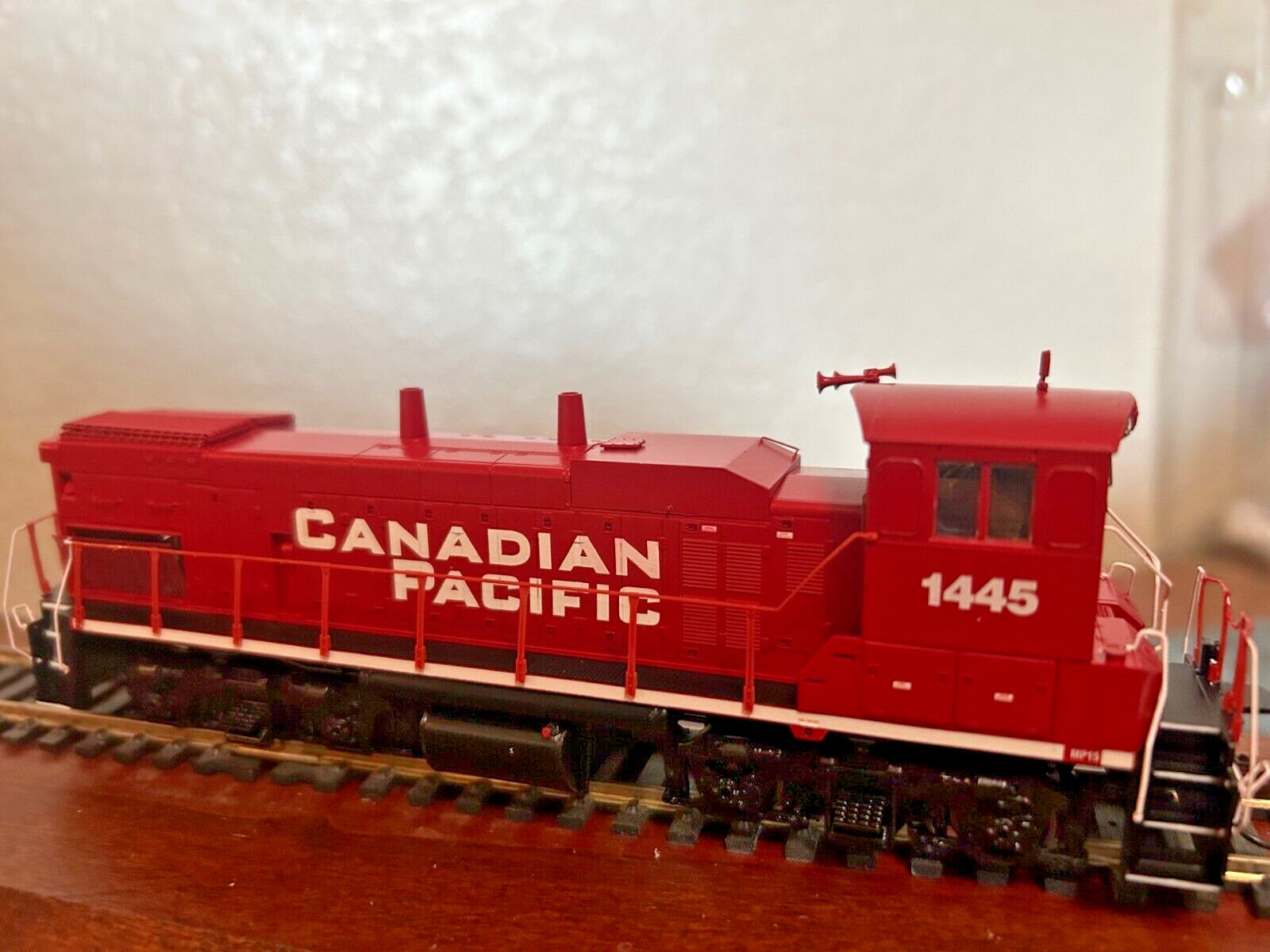 CANADIAN PACIFIC MP15ac SWITCH LOCO – DC/DCC Ready – HO Scale -“GENESIS” NEW OOP