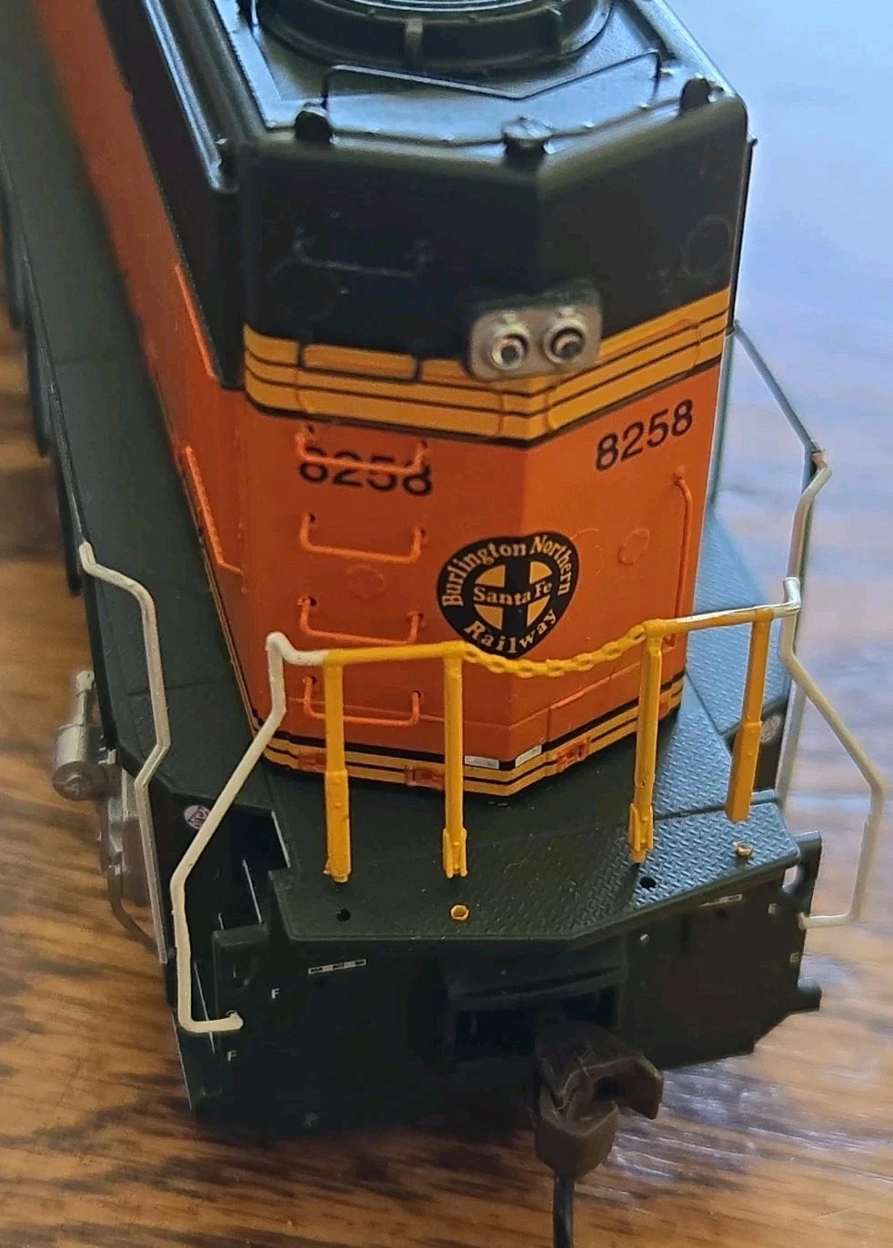 Athearn Genesis G6176 HO BNSF SD75M #8258 – LNIB / Excellent Condition
