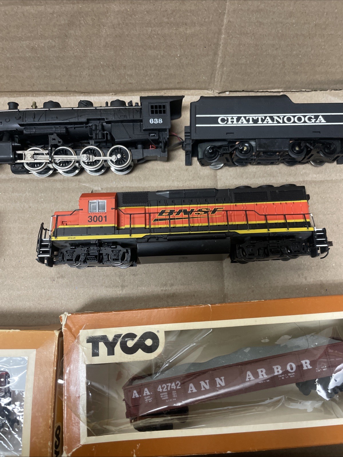 1970 HO Scale Tyco & Bachman Lot Of Union Pacific Diesel Locomotive And Cars !