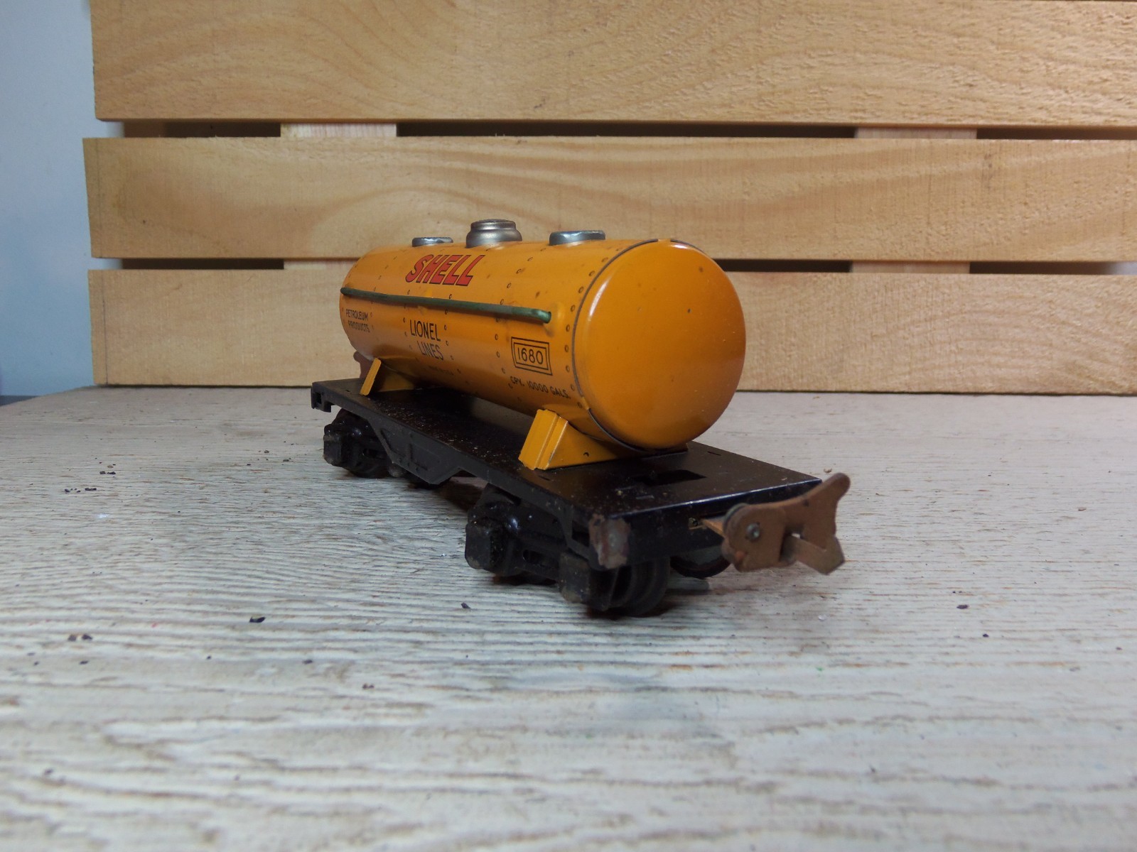 Vintage O 27 Lionel Lines 1688 Loco, Tender with 1679, 1680, and 1682 Tin Cars